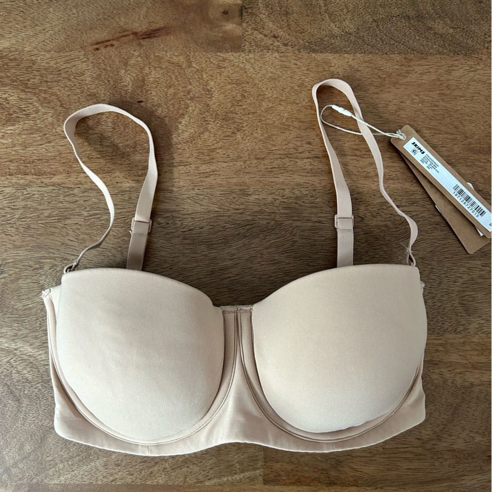 SKIMS Fits Everybody Strapless Bra Clay